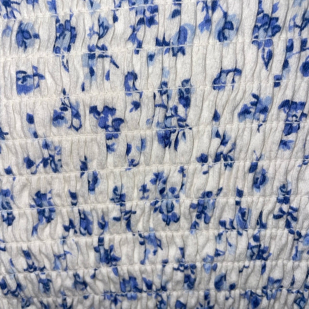 HOLLISTER ruffle top with blue flowers - Picture 3 of 3